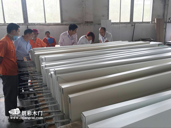 重庆朗彩木门一丝不苟的工作态度